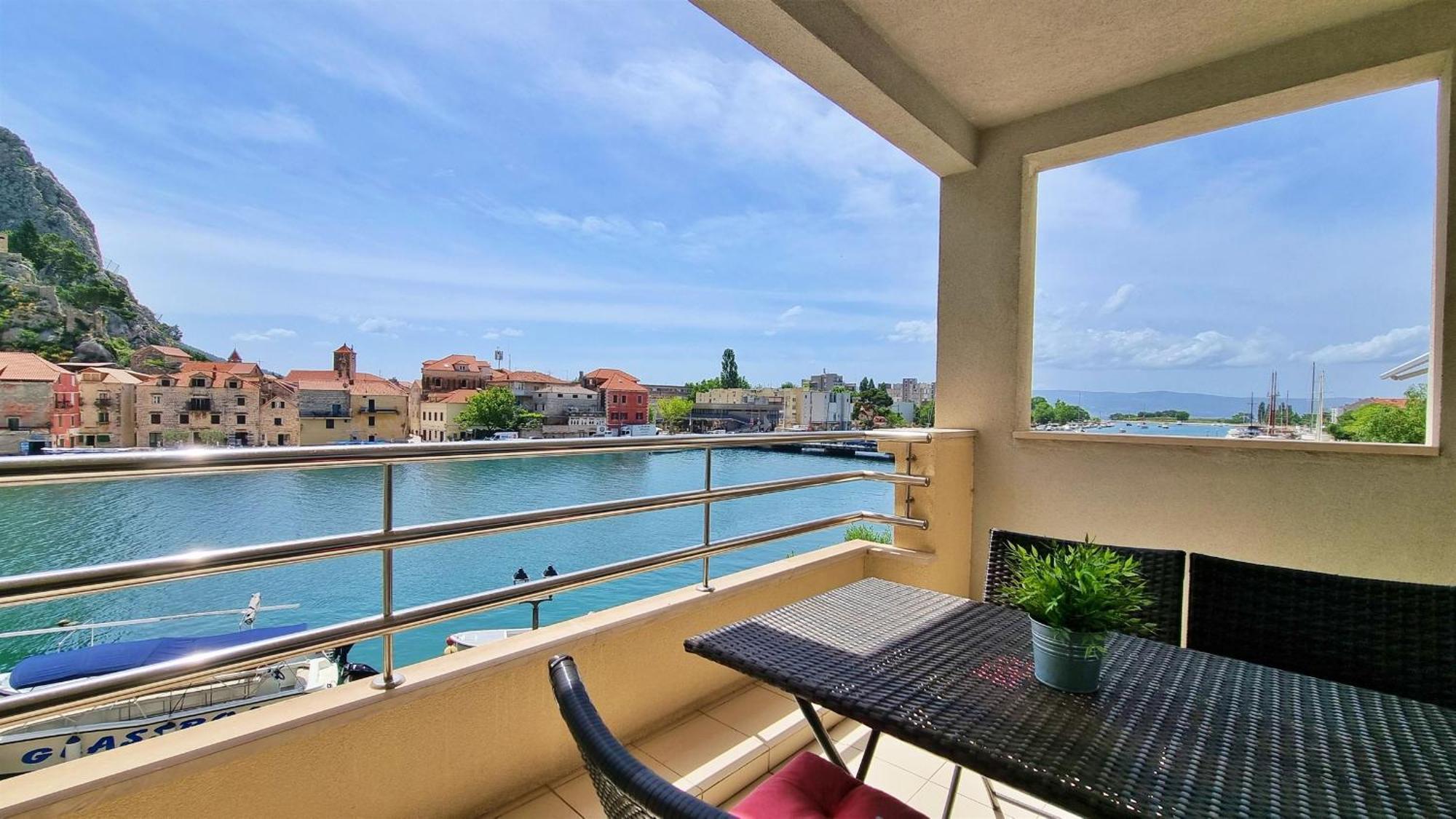 Ferienwohnung Mitra Zonata Blue Omiš Exterior foto