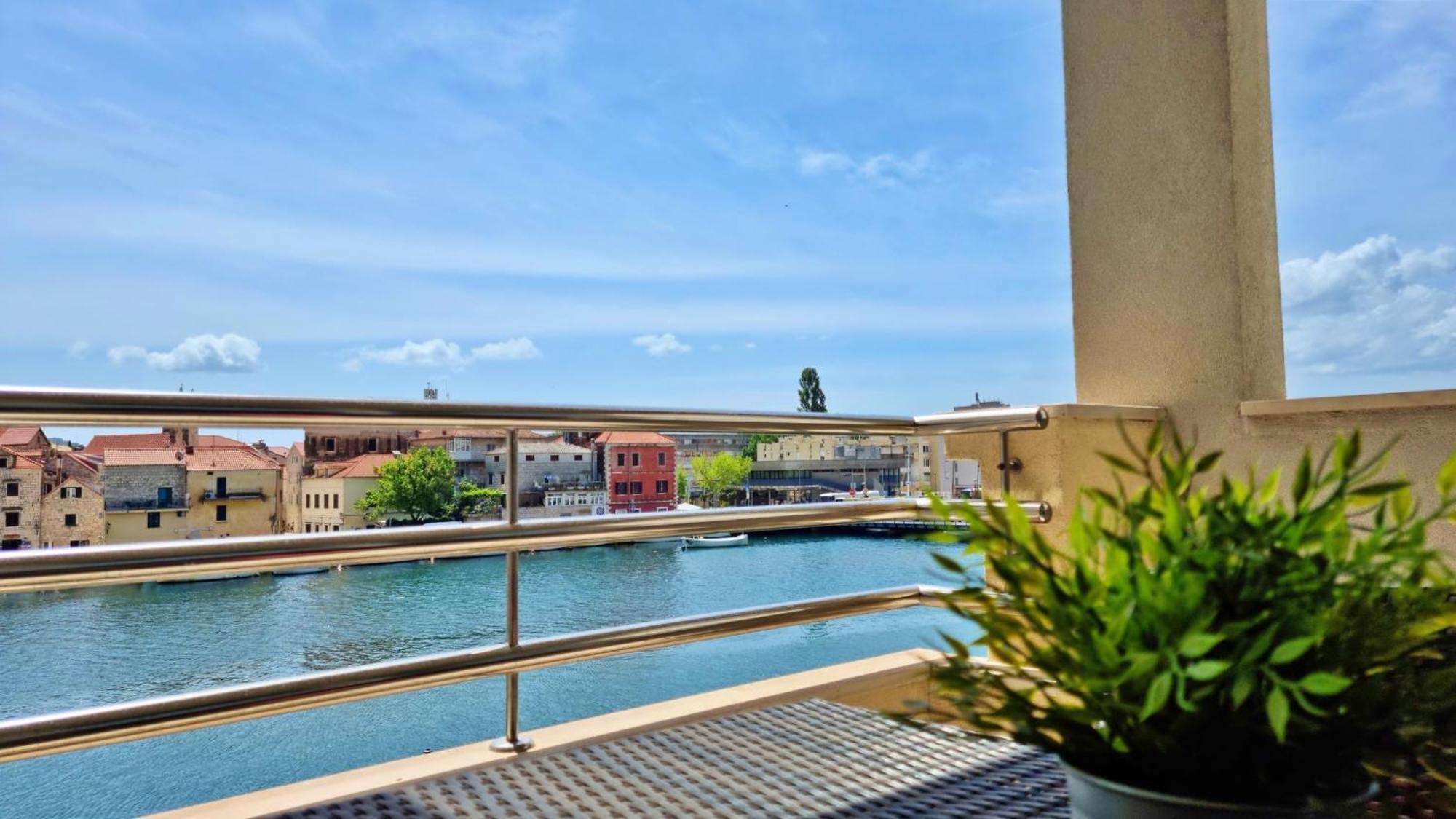 Ferienwohnung Mitra Zonata Blue Omiš Exterior foto